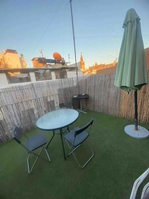 J2 Apartment With Cathedral Views From Terrace Séville Espagne